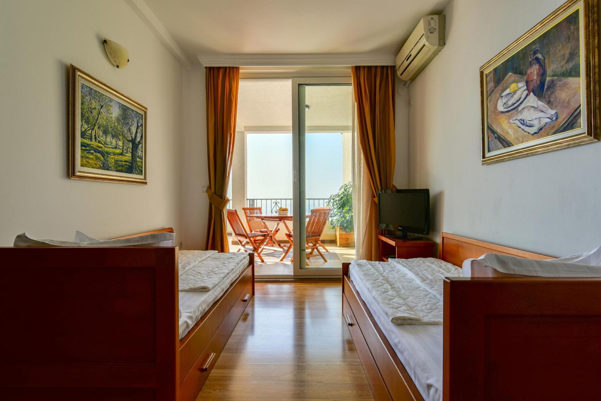 Apartments Leut Sveti Stefan Room photo