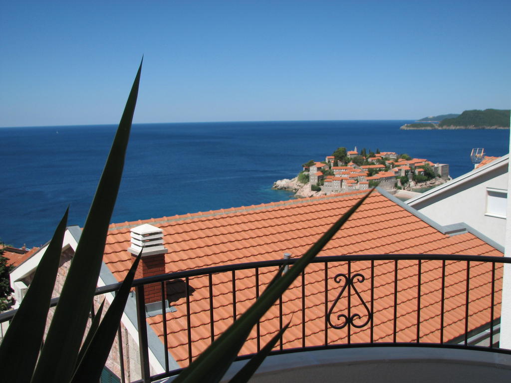 Apartments Leut Sveti Stefan Room photo